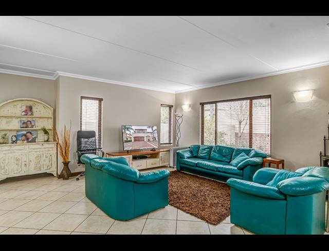 3 BEDROOM CLUSTER FOR SALE IN GLENVISTA
